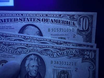 《外钞收藏家》第五百七十四期（精选场）（本平台长期征集拍品、欢迎藏友们联系合作） 美国小头版10和20美元 UNC- 边角轻微潮等瑕疵