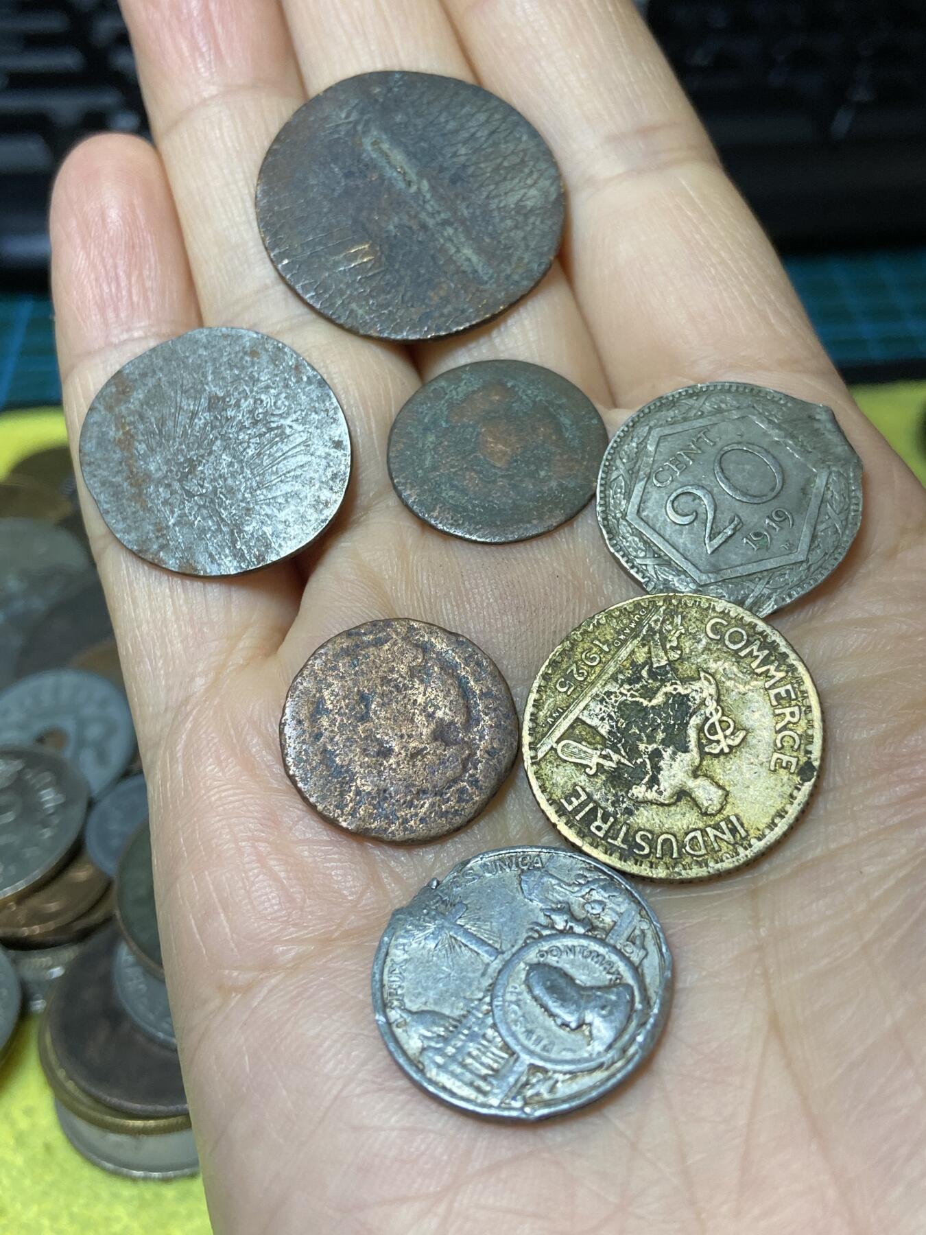 2025年第一百零六场(总第一百三十二场）外国好品散币(免佣金) 各国差品币7枚