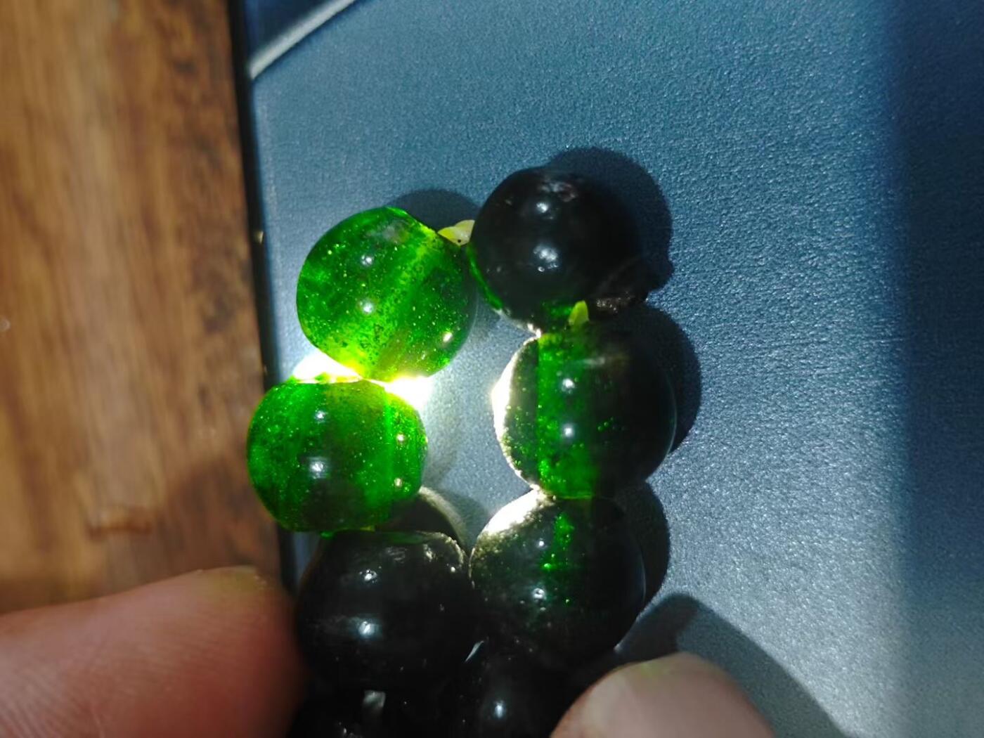 清代帝王绿老琉璃佛珠，108颗，颜色漂亮，包浆自然，老琉璃收藏佳品