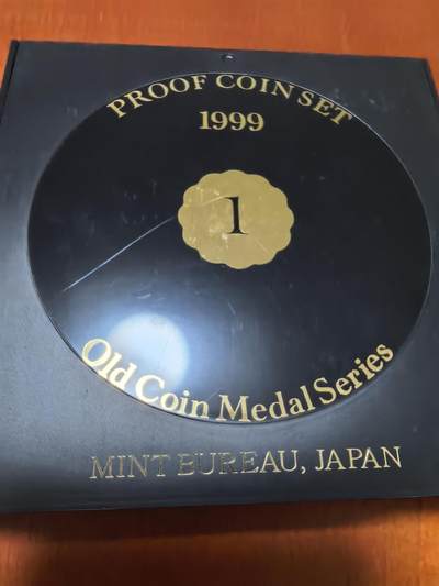 长老汇蛇年精选第五十九场拍卖 1999日本老钱币系列之一6枚精制币套装小方盒，含银质梅花形银章1枚，单面镀金