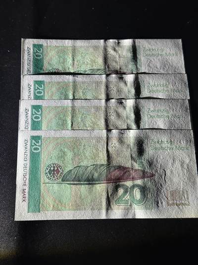 《外钞收藏家》第五百七十四期（精选场）（本平台长期征集拍品、欢迎藏友们联系合作） 1993年德国20马克 四张一起 AU品相