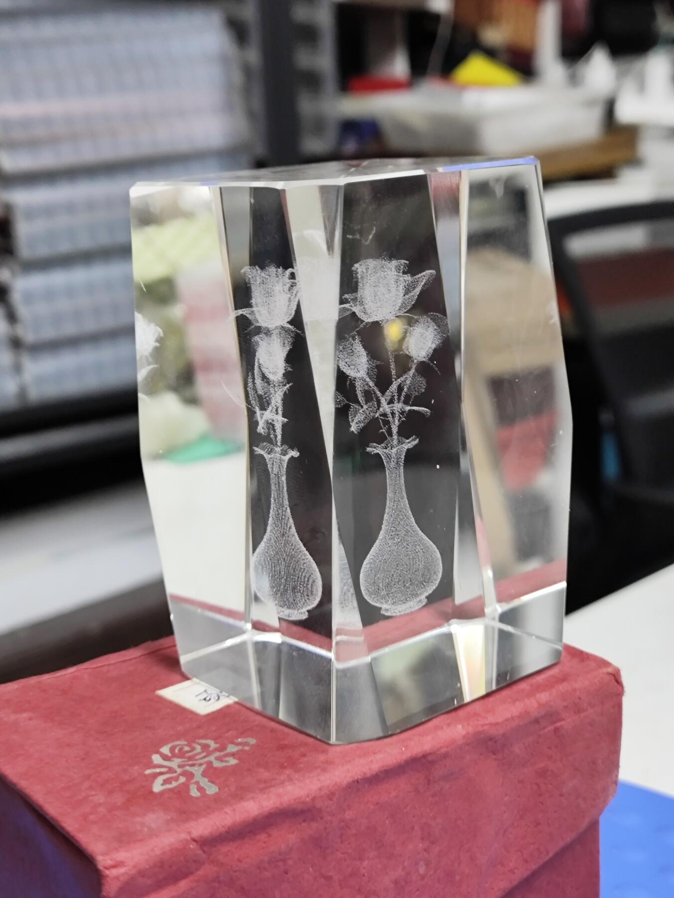 爱淘收藏，清货 水晶3D雕塑摆件，玫瑰花瓶