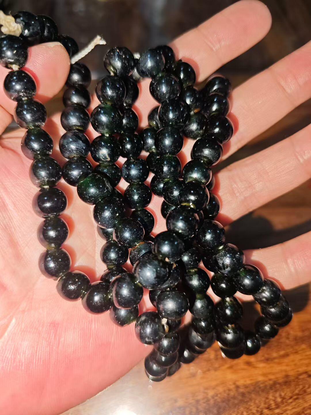清代帝王绿老琉璃佛珠，108颗，颜色漂亮，包浆自然，老琉璃收藏佳品
