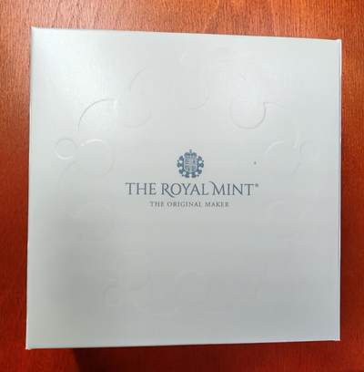 长老汇蛇年精选第五十九场拍卖 2022英国不列颠女神5英镑精制银币，2盎司999银，550枚，盒证全，钢琴烤漆木盒，仪式感十足的英国皇家造币厂包装盒