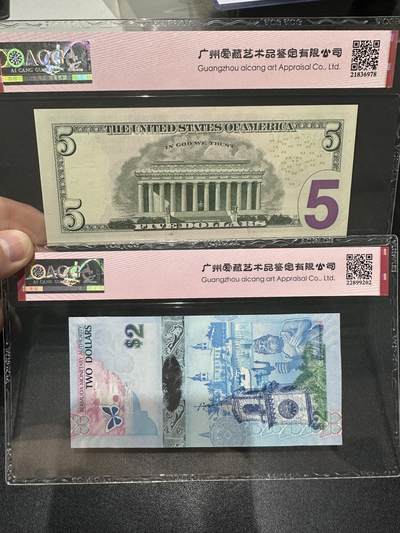 《外钞收藏家》第五百七十四期（精选场）（本平台长期征集拍品、欢迎藏友们联系合作） 2017年美国彩版5美元 倒置号+2009年百慕大2元 A/1冠 无47 永恒号 两张一起 爱藏评级