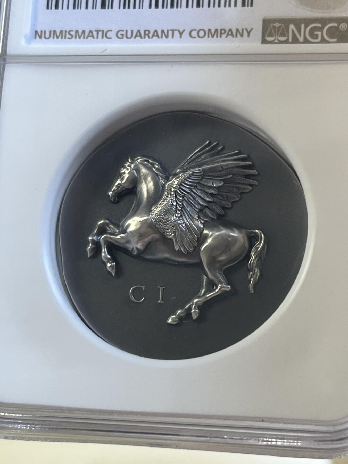 第177期拍卖【长期征集拍品】 NGC-MS70 ANTIQUED 库克2022年发行古希腊货币3（超高浮雕飞马设计）仿古银币（CIT重现千年历史货币复刻：1盎司克重，999纯银，33MM，限量999枚，盒证齐全）
