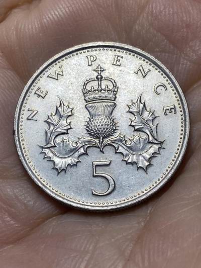 2025年第一百零七场(总第一百三十三场）外国好品散币(免佣金) - 英国🇬🇧1977年5新便士(伊丽莎白二世中年花冠，十进制第一版)