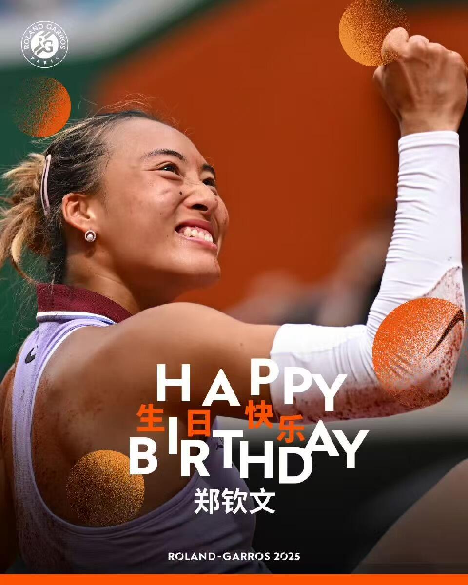 零元拍：你的坚韧如盛夏的树，风雨过后更见风骨！ 我们期待下一个春天，看你再次破土生长！ 郑钦文23岁生日快乐！！ 郑钦文亲笔签名NIKE VAPOR 12 PE 法网专属女子网球鞋。