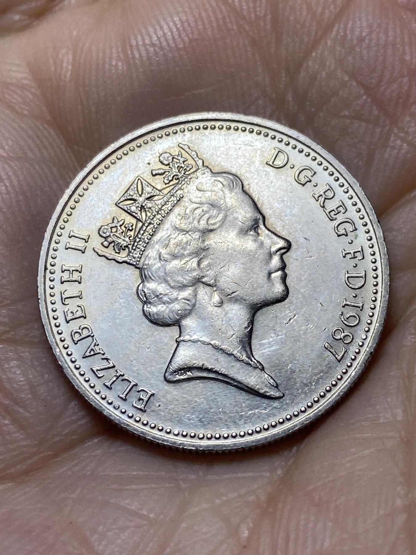 2025年第一百零七场(总第一百三十三场）外国好品散币(免佣金) 英国🇬🇧1987年5新便士(伊丽莎白二世中年高冠第一版，大尺寸版)