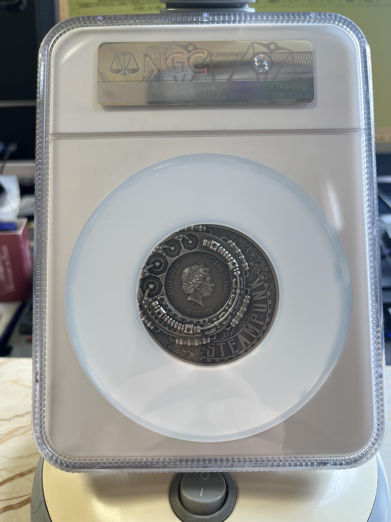 第177期拍卖【长期征集拍品】 NGC-PF70ULTRA CAMEO 库克2022年发行蒸汽朋克系列-鹦鹉螺浮雕镀金仿古纪念银币（超高浮雕效果震撼，3盎司克重，币径50MM，限量发行888枚，加厚大盒，拥有上天下海的能力一直是人类挑战未知世界的渴望，这枚里面寓意着人类挑战海洋成功！），无盒无证书