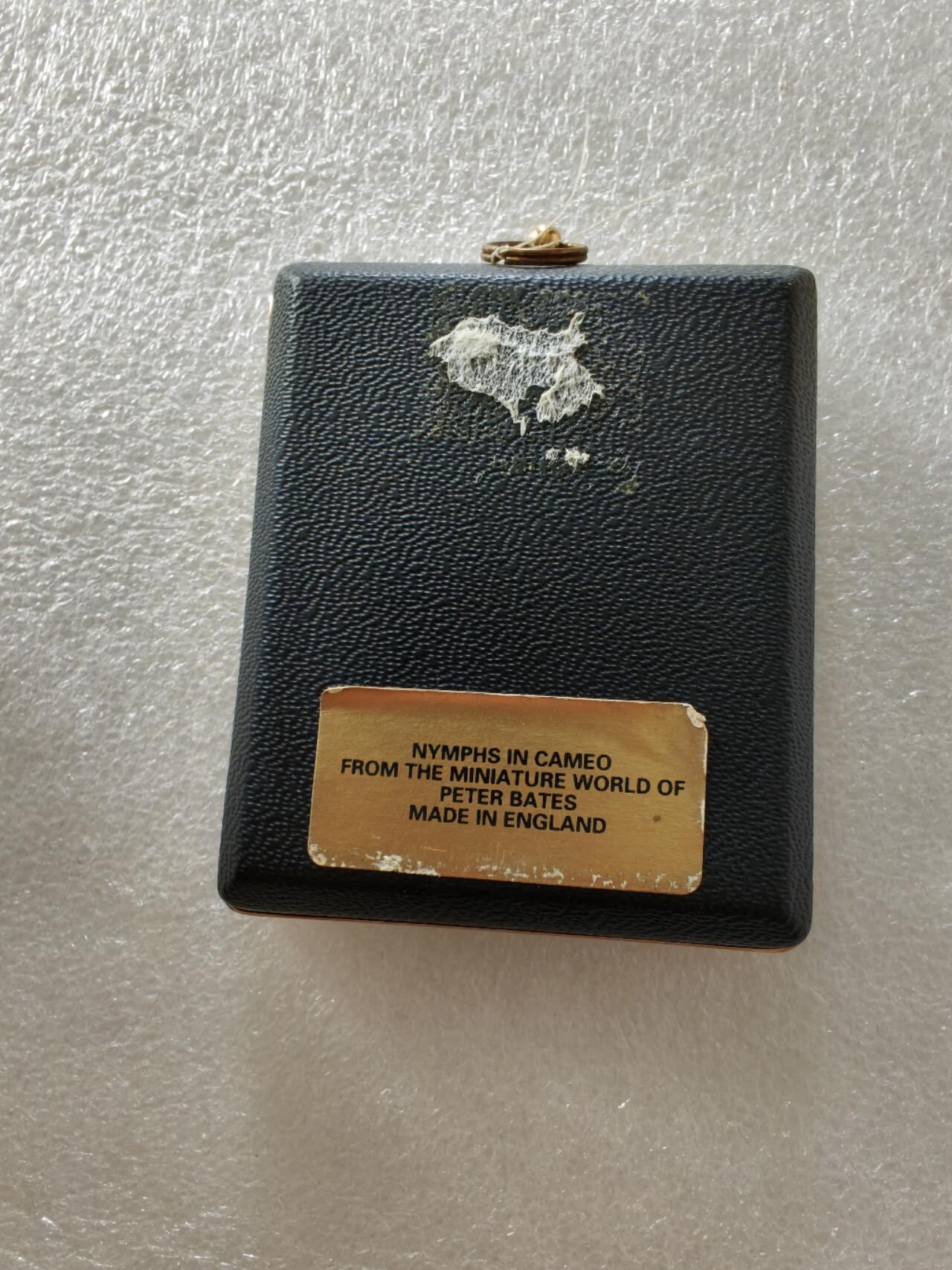 瓶子🏺第211期拍卖会  英国50年代卡梅奥高浮雕染色贝壳雕刻