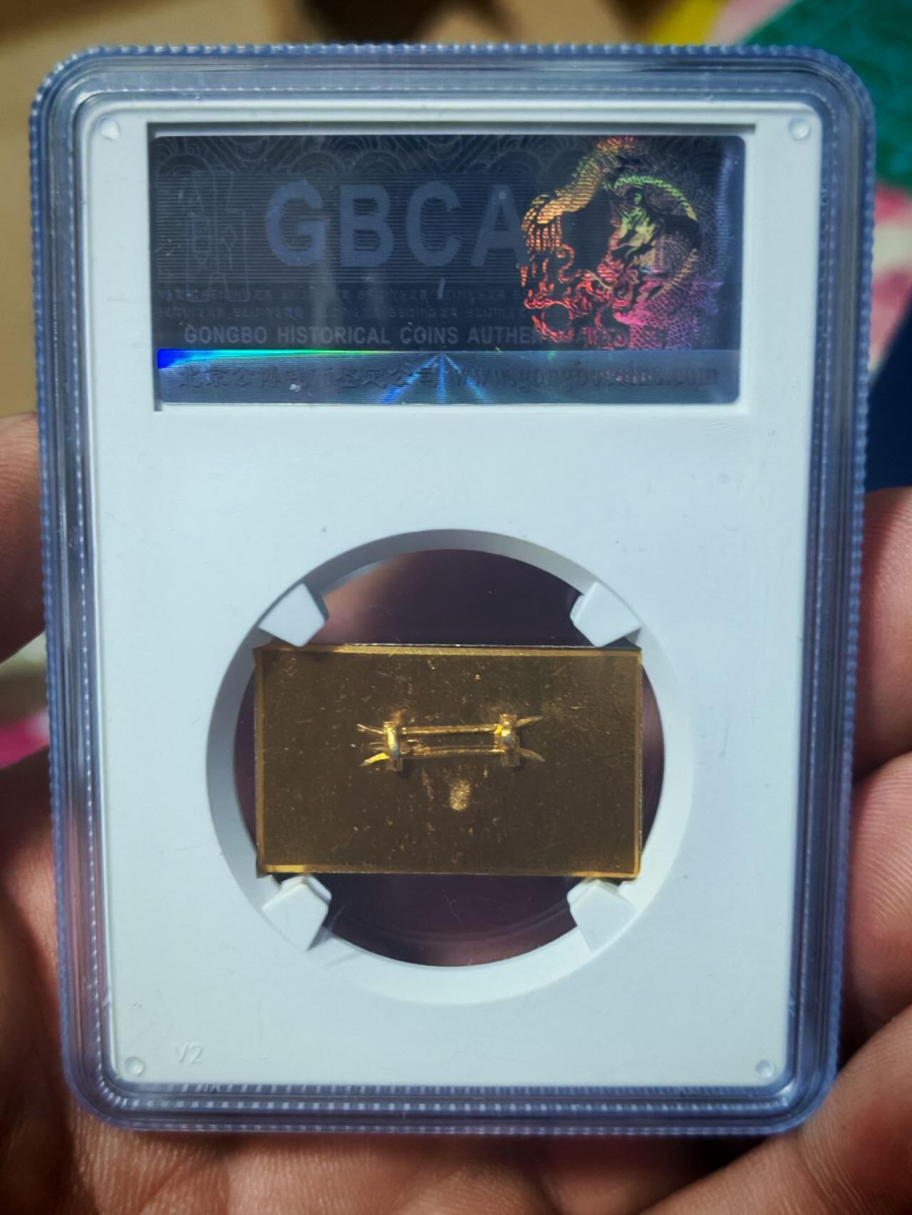 公博评级毛主席像章，毛泽东思想新胜利，两弹一星题材图案。题材少见，图案精美！