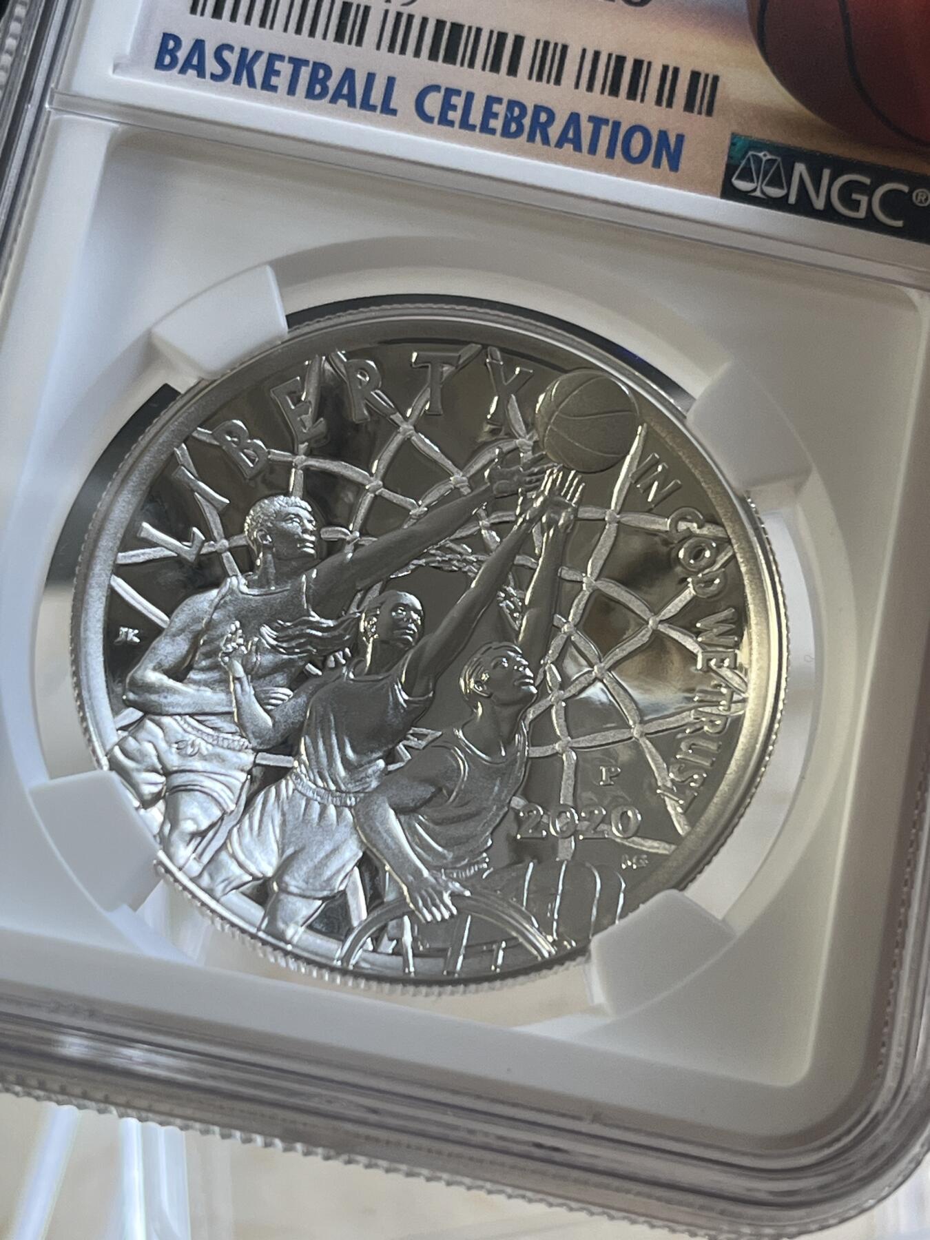 第177期拍卖【长期征集拍品】 首期NGC-PF70ULTRA CAMEO 美国2020年发行的篮球名人堂曲面精制纪念银币（26.73克重，999银，38.1MM，西点造币厂）,无盒无证书