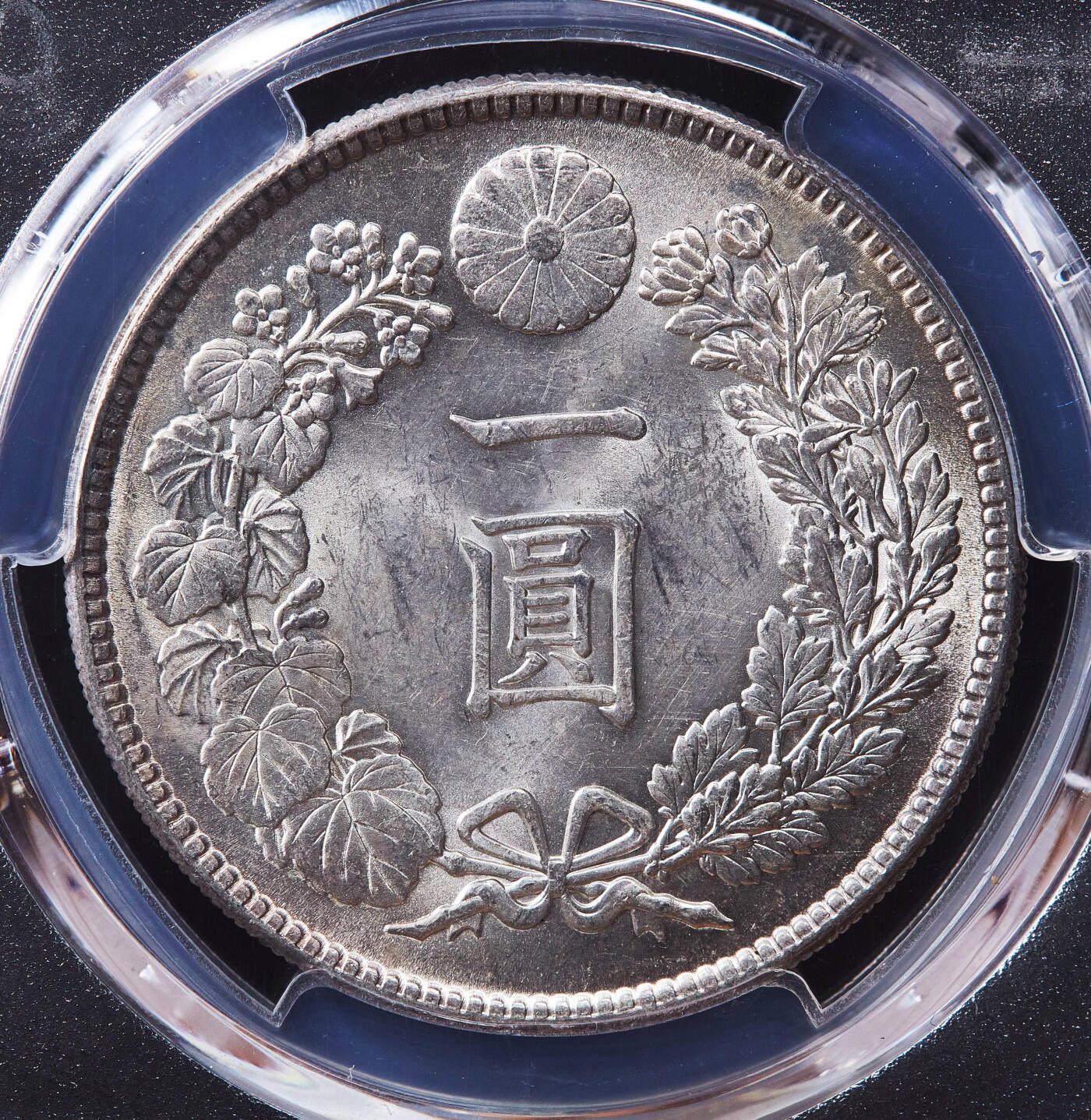 【俄甄集藏】桂馥兰馨-2025年(043)10-15星期三晚 19:30 全场包邮 日本1914年大正3年龙洋1元大银币，PCGS MS62，黄油彩转光品相