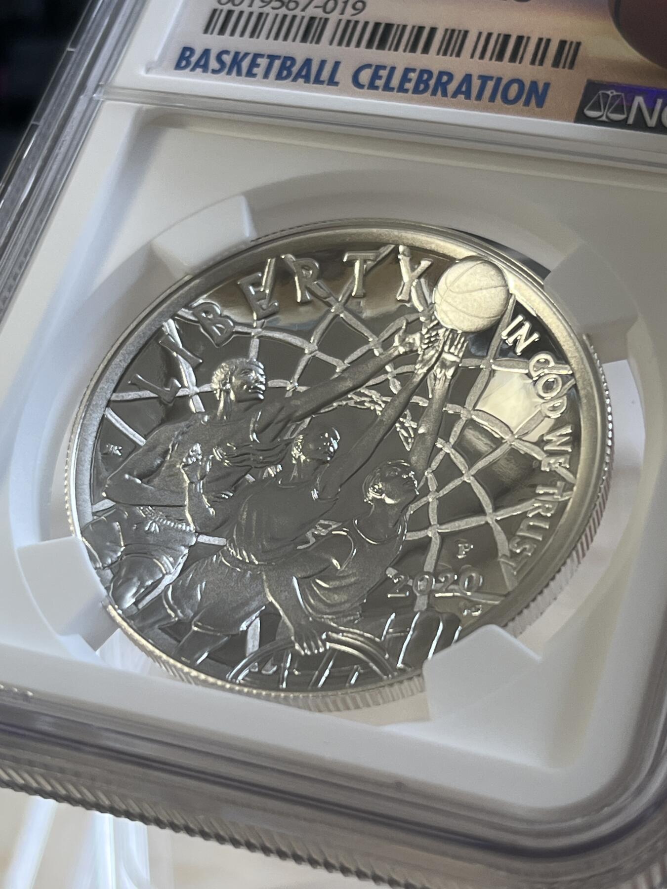 第177期拍卖【长期征集拍品】 首期NGC-PF70ULTRA CAMEO 美国2020年发行的篮球名人堂曲面精制纪念银币（26.73克重，999银，38.1MM，西点造币厂）,无盒无证书