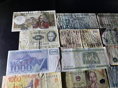 《外钞收藏家》第五百七十四期（精选场）（本平台长期征集拍品、欢迎藏友们联系合作） 法国、冰岛、丹麦等19张纸币加粮票 一起 品相如图