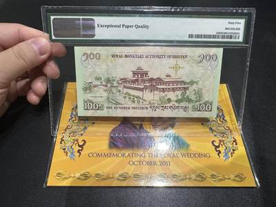 《外钞收藏家》第五百七十四期（精选场）（本平台长期征集拍品、欢迎藏友们联系合作） 2011年不丹100 纪念钞 PMG65 带原装册子