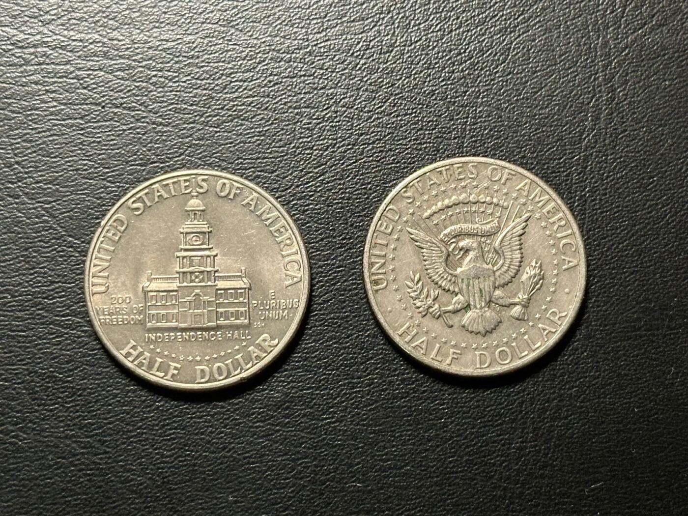 八十八场 脑洞大开—肯尼迪 一组两枚！品相都不错。其中一枚为美国建国200周年纪念币！肯尼迪系列币，见证了美国从高银币到低银币再到合金币的铸币历史。