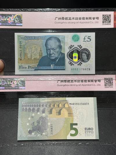 《外钞收藏家》第五百七十四期（精选场）（本平台长期征集拍品、欢迎藏友们联系合作） 2015年英国女王版5镑塑料钞+2013年四签5欧元 两张一起 爱藏评级