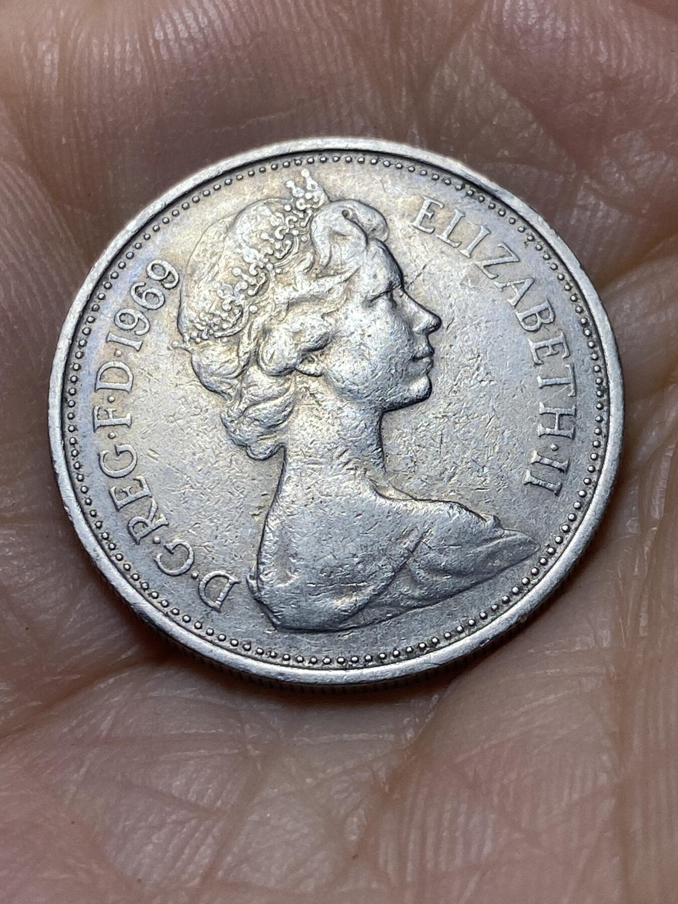 2025年第一百零七场(总第一百三十三场）外国好品散币(免佣金) 英国🇬🇧1969年5新便士(伊丽莎白二世中年花冠，十进制第一版)
