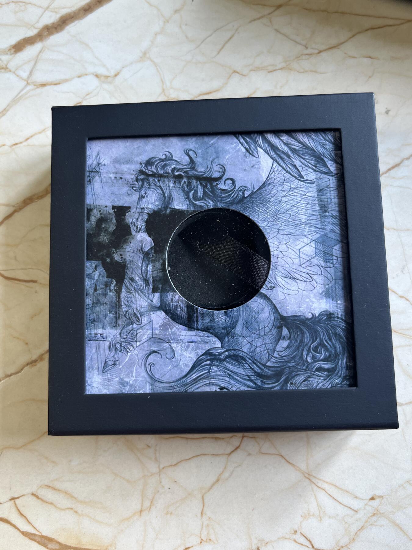 第177期拍卖【长期征集拍品】 NGC-MS70 ANTIQUED 库克2022年发行古希腊货币3（超高浮雕飞马设计）仿古银币（CIT重现千年历史货币复刻：1盎司克重，999纯银，33MM，限量999枚，盒证齐全）