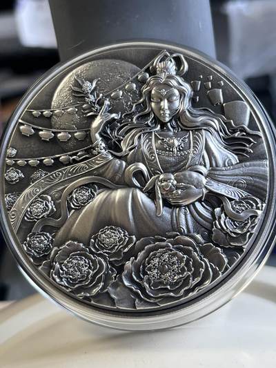 第177期拍卖【长期征集拍品】 - 乍得2023年嫦娥和玉兔铜银双金属仿古纪念银币，金属:1盎司银+4.5盎司铜，重量:1盎司+4.5盎司，直径:60毫米，发行：688枚