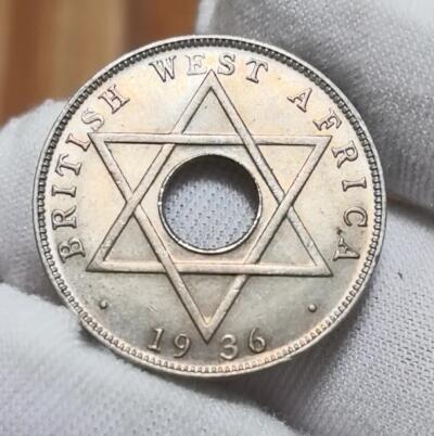外国优质纪念币银币，周六晚上九点倒数截拍，满百包邮，可寄存半年，喜欢朋友微信扫描二维码可直接参拍 好品带光英属西非爱德华八世1936年1/2便士H版