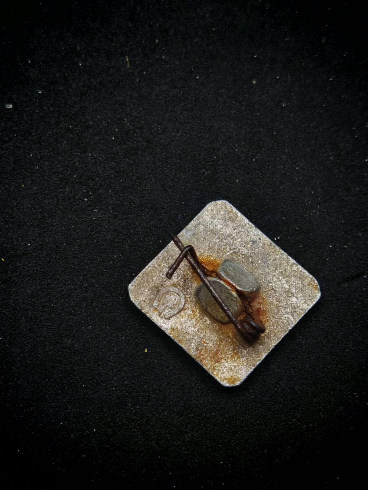 凯旋世界勋赏（第19期）（欢迎送拍）（对拍品有疑问请询问客服，不接受到手刀，出价默认拍品品相。请认真阅读拍卖规则！出价默认已认可！）（收到货请录制开箱视频，无视频概不处理问题。） 列宁像章