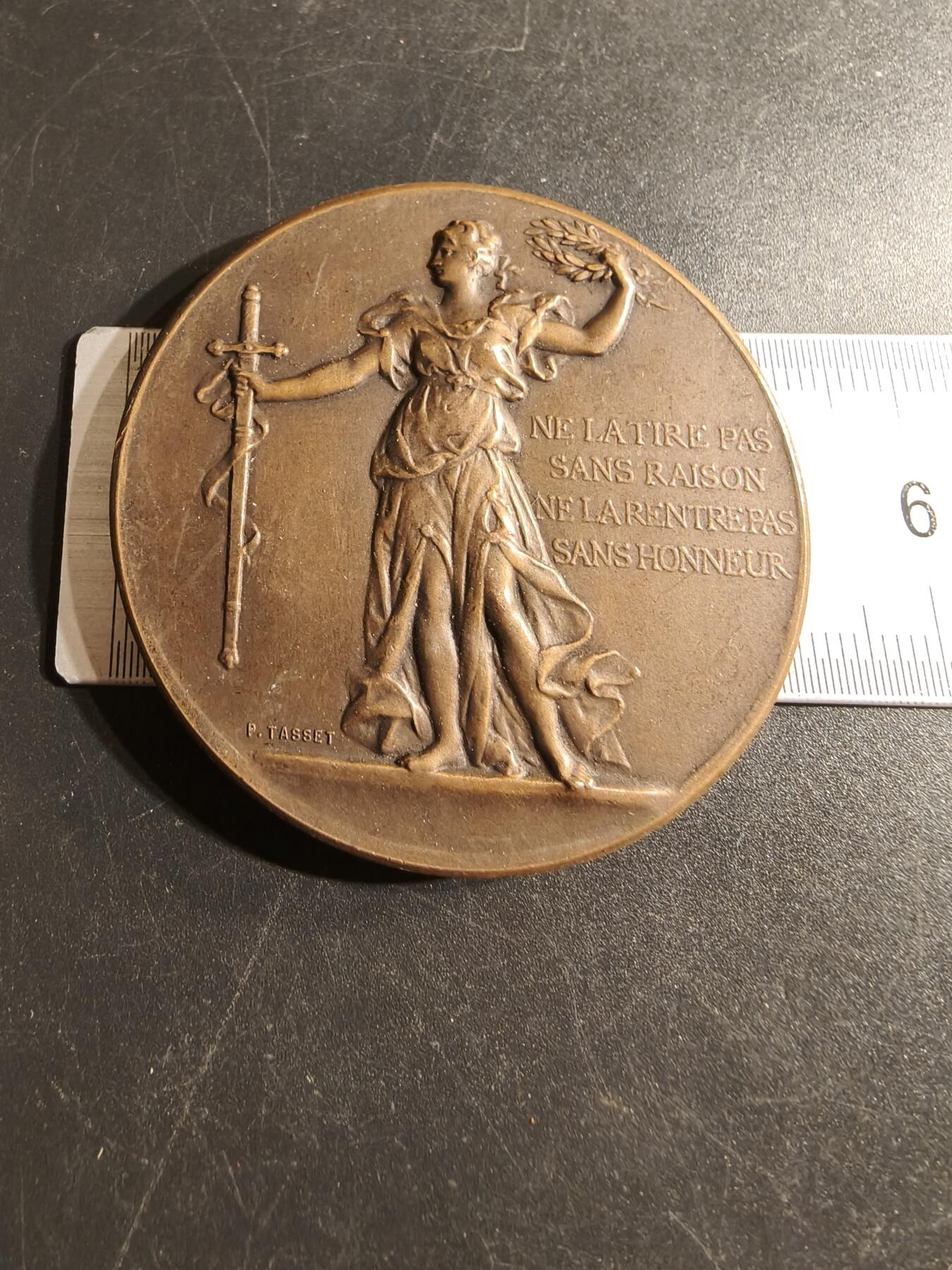 老王徽章第155期 法国玛丽安娜击剑大铜章    名家塔塞作品    直径50mm.   重量61.3g