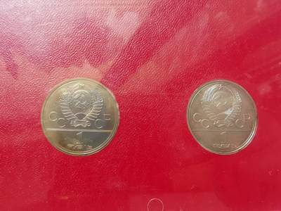 巨藏钱币第四期10月13号20点开拍 苏联1977-78年1卢布纪念镍币2枚一组-带盒子有裂