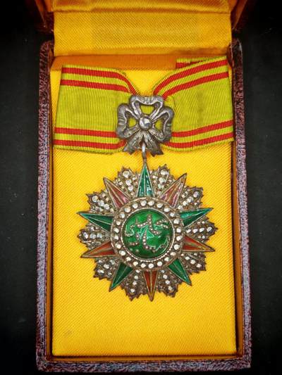 凯旋世界勋赏（第19期）（欢迎送拍）（对拍品有疑问请询问客服，不接受到手刀，出价默认拍品品相。请认真阅读拍卖规则！出价默认已认可！）（收到货请录制开箱视频，无视频概不处理问题。） - 突尼斯勋章带盒