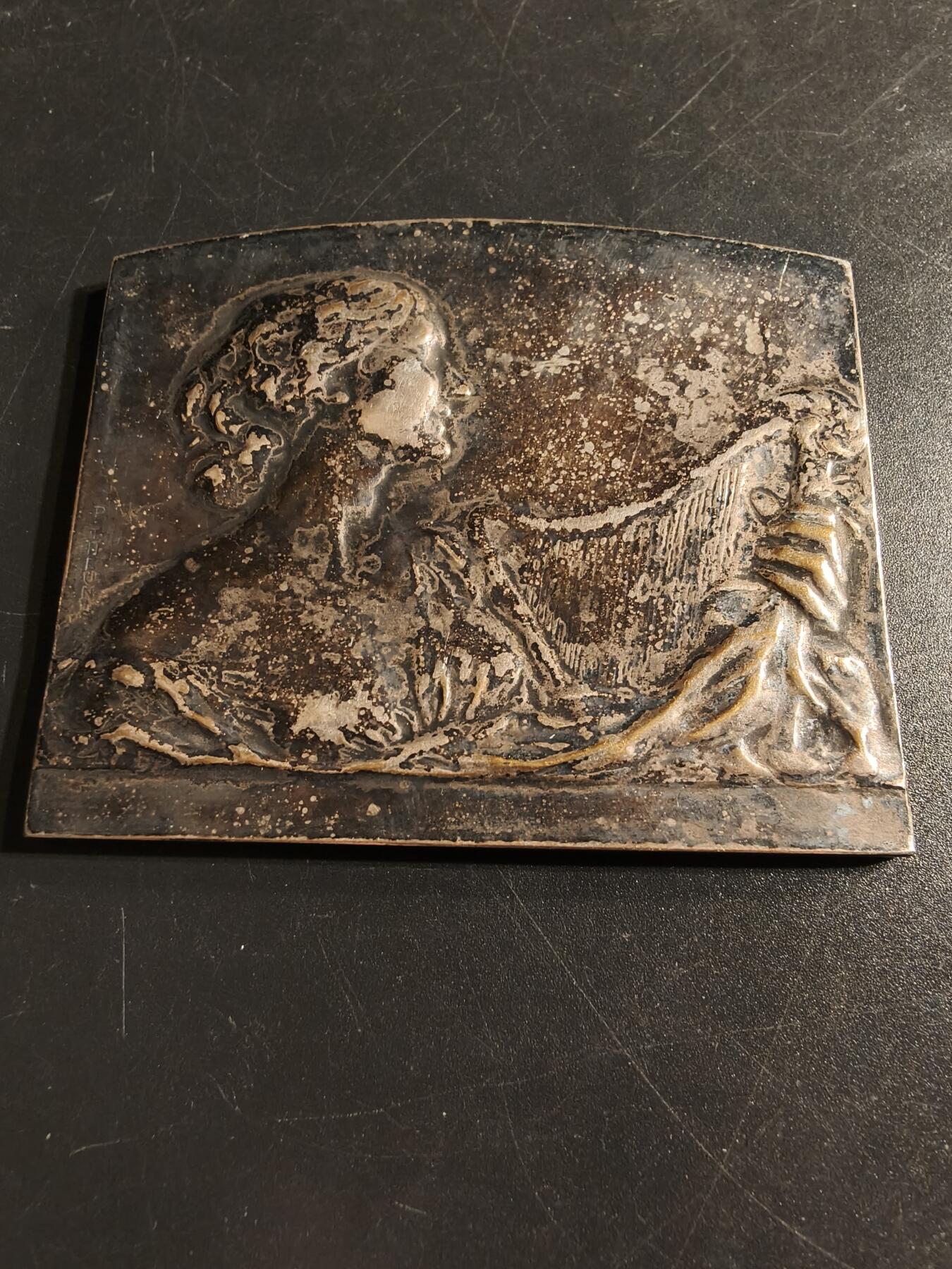 老王徽章第155期 比利时1913根特世博会镀银方形大铜章    尺寸55×65mm.   重量93.4g