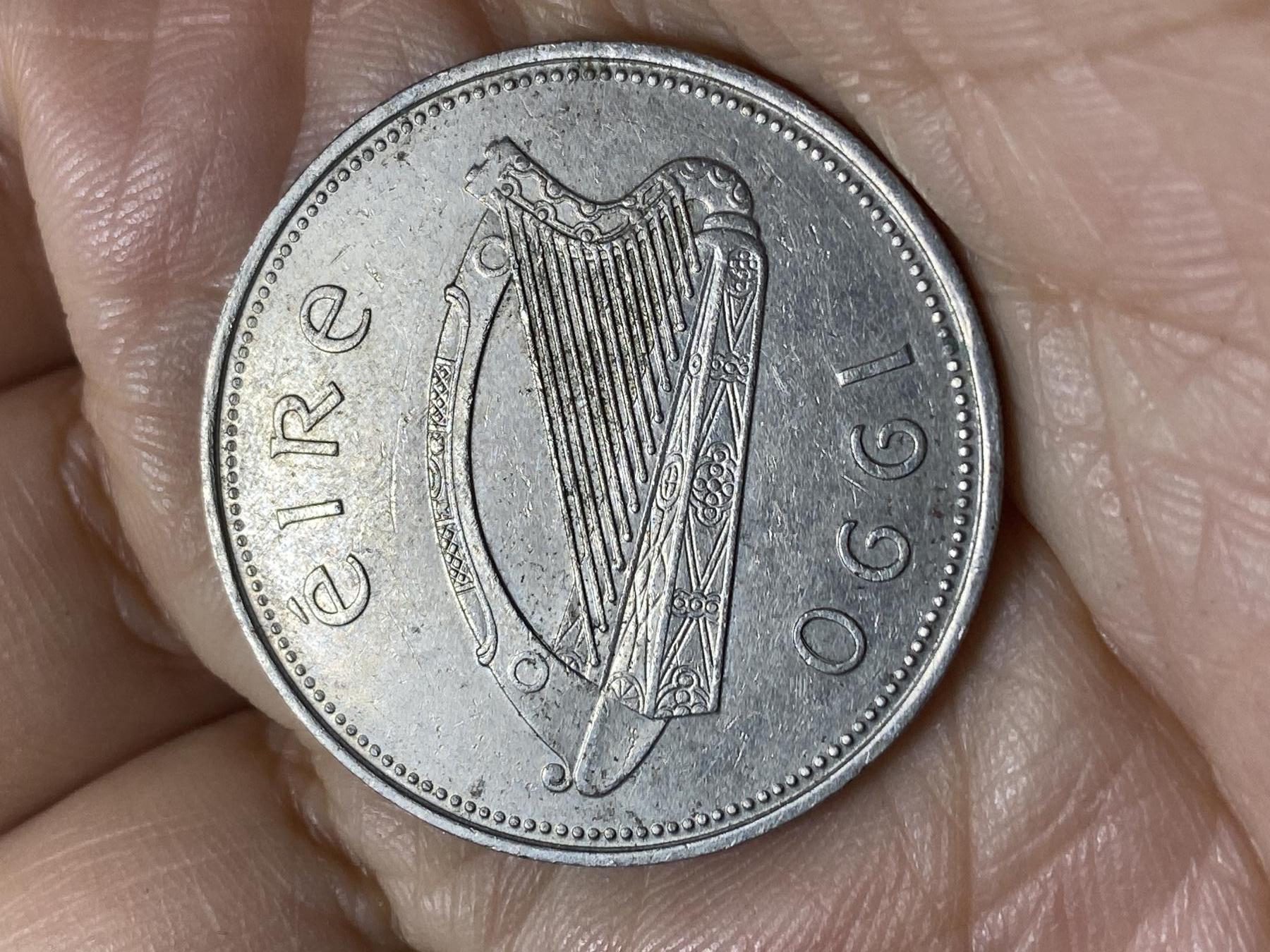 2025年第一百零七场(总第一百三十三场）外国好品散币(免佣金) 爱尔兰🇮🇪1990年1镑(共和国时期第二套最大面值流通硬币)