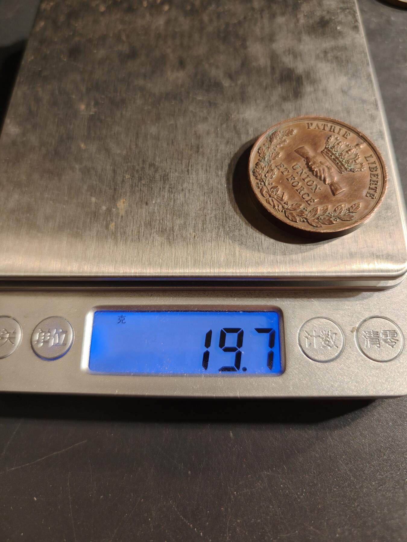 老王徽章第155期 法国南特1830年国庆节大铜章     早期光边     直径32mm.    重量19.7g