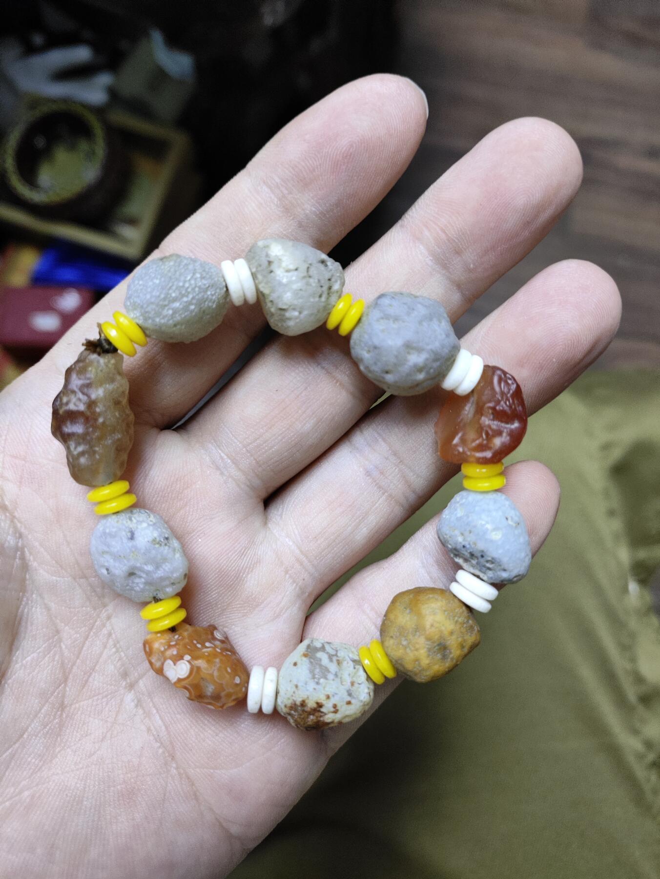 爱淘收藏，清货 阿拉善彩珠玛瑙原石手串一条
