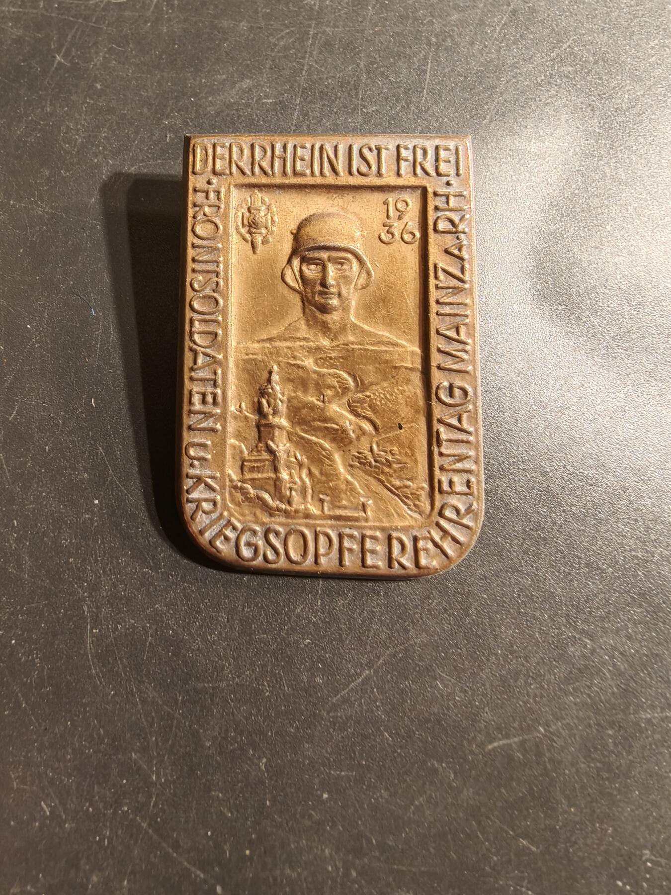 老王徽章第155期 德三1936 年美因茨-莱茵河畔的“前线士兵和战争伤亡者纪念日”证章
