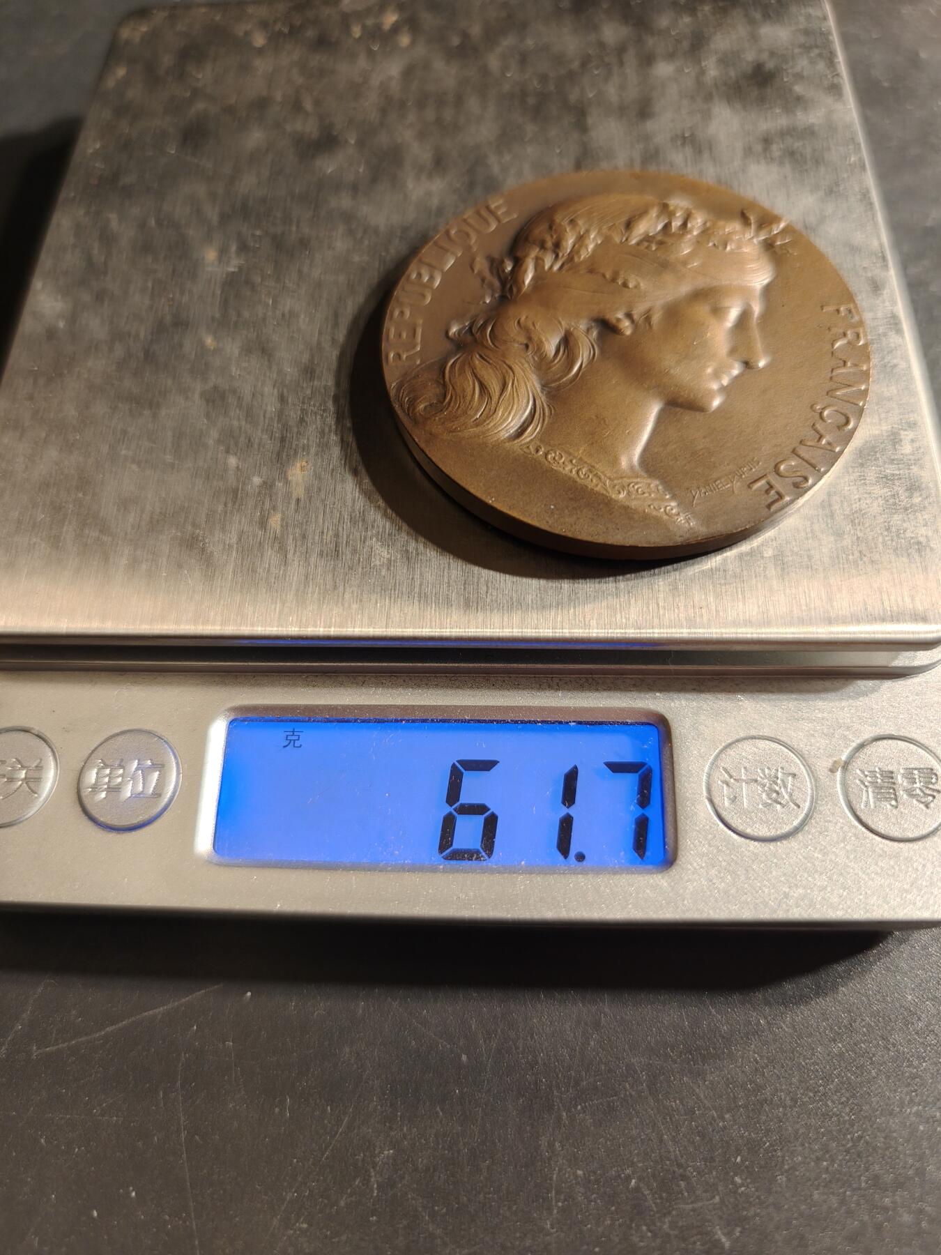 老王徽章第155期 法国战争部军事准备大铜章    名家Dupuis作品    直径50mm.   重量61.7g