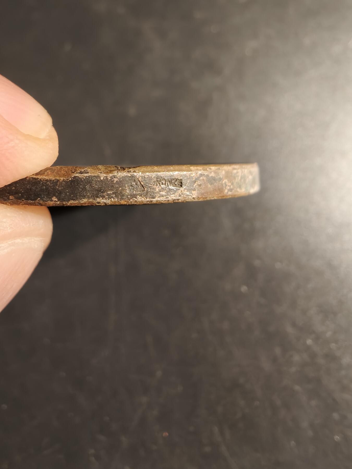 老王徽章第155期 法国镀银大铜章    直径50mm.   重量60.2g
