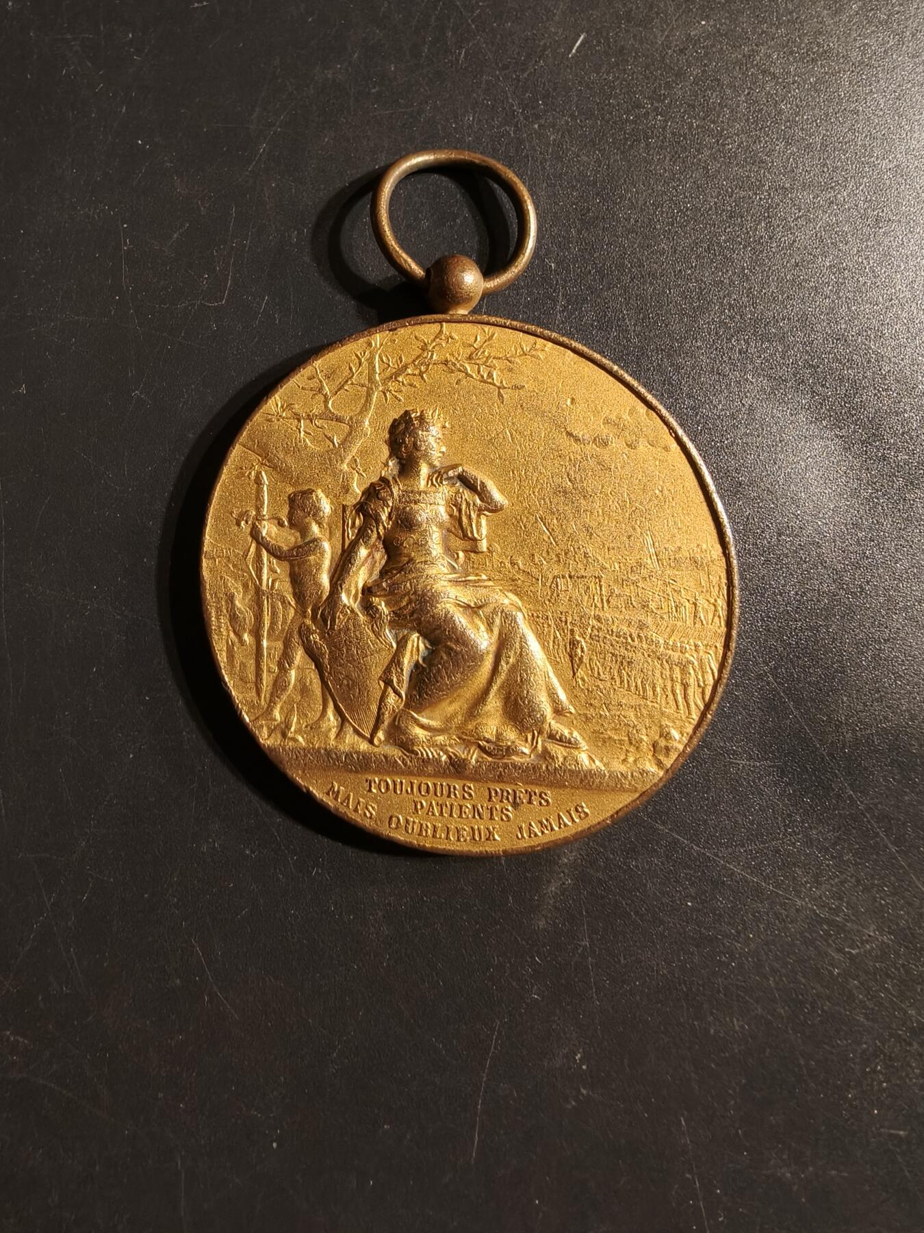 老王徽章第155期 法国体操和体育联合会镀金大尺寸奖章     直径46mm.   重量41.8g