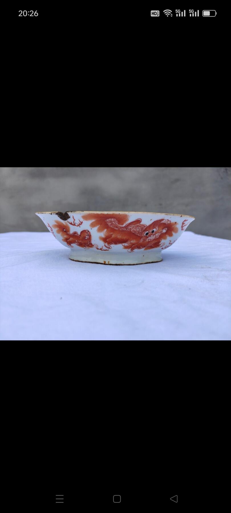 清代同治狮子狗花盆，器型好，画工好，名人画，除口沿上有点磕外，其余完整