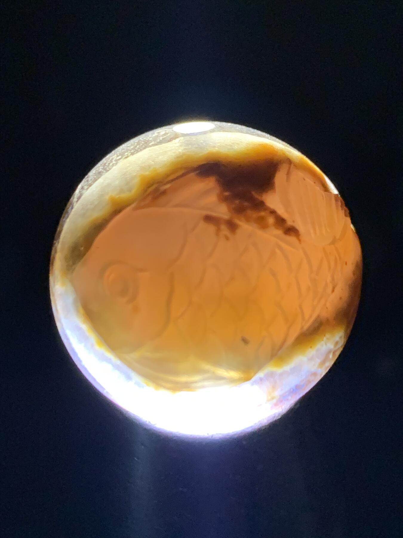 精美亚光冰飘糖心料战国红玛瑙手工巧雕富贵有余圆珠一个，