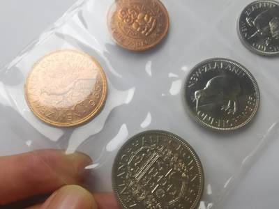 巨藏钱币第四期10月13号20点开拍 新西兰1965年硬币7枚套原封