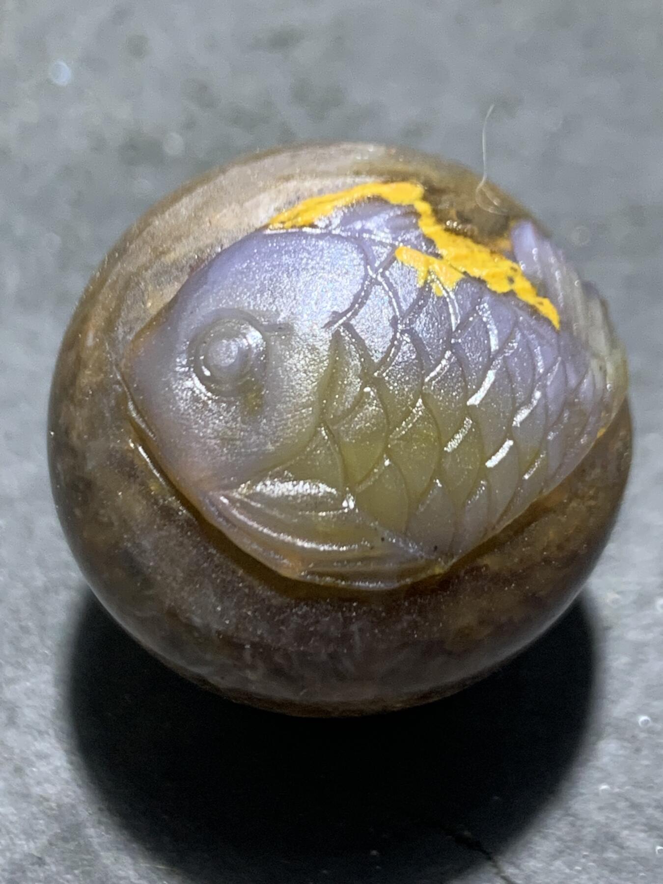 精美亚光冰飘糖心料战国红玛瑙手工巧雕富贵有余圆珠一个，