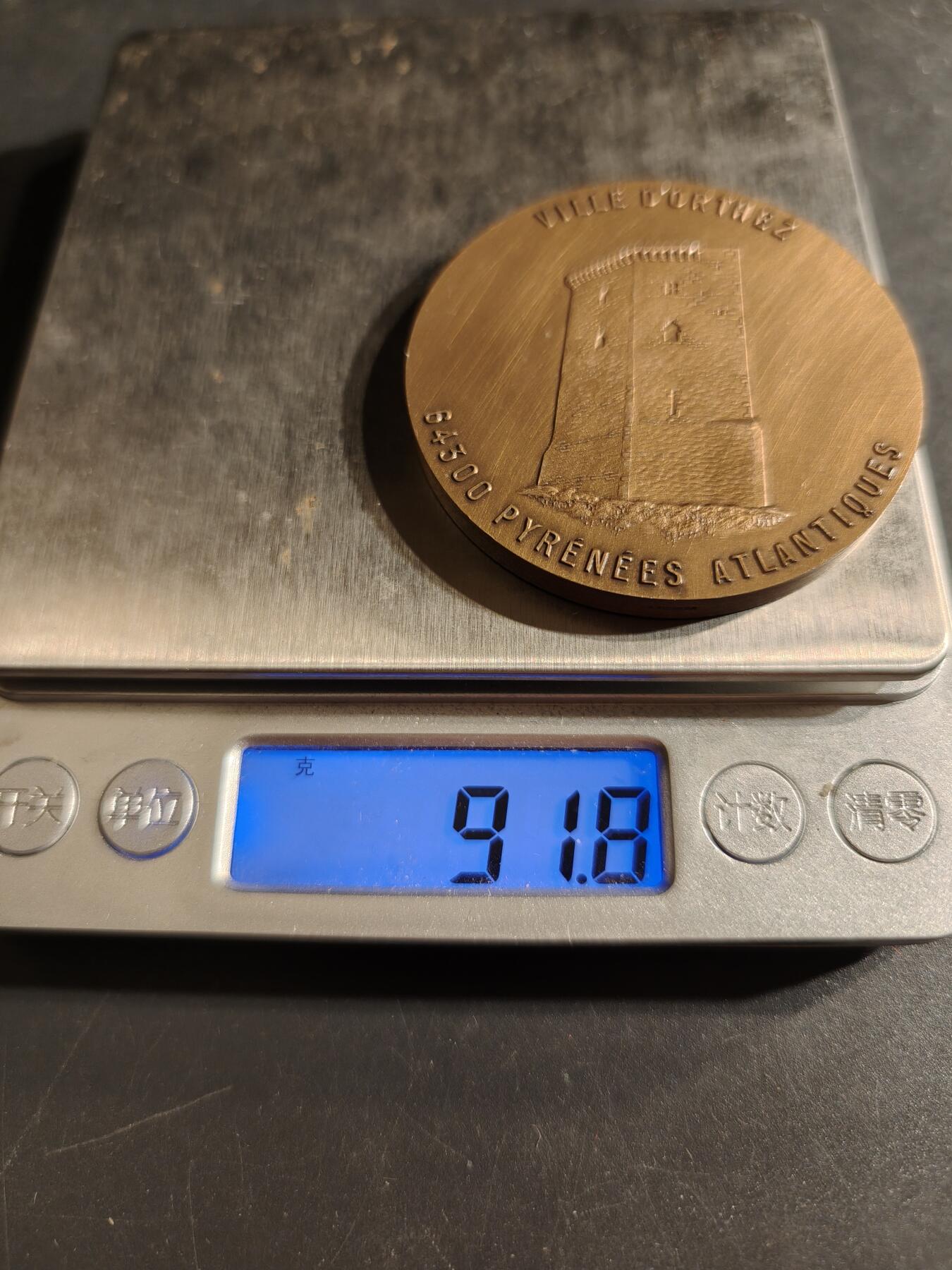 老王徽章第155期 法国卡尔卡松市大铜章    直径54mm.   重量91.8g