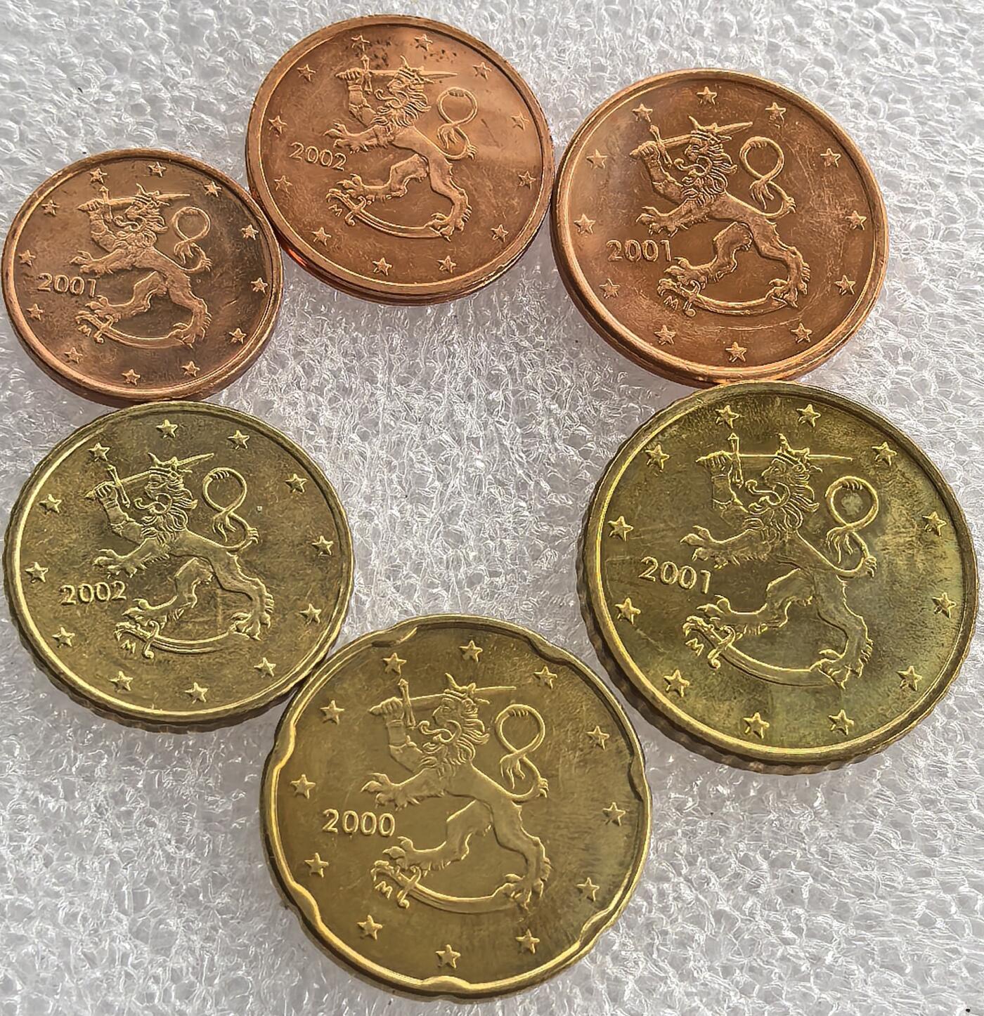 外国优质纪念币银币，周六晚上九点倒数截拍，满百包邮，可寄存半年，喜欢朋友微信扫描二维码可直接参拍 芬兰2000年-2002年欧元版辅币一套