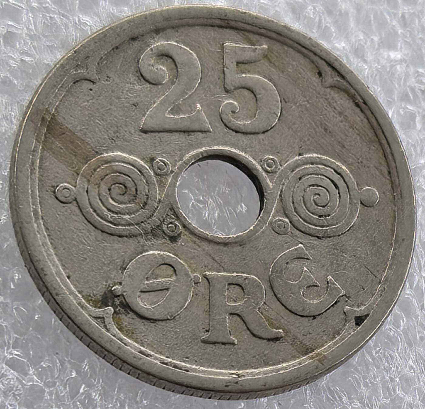 外国优质纪念币银币，周六晚上九点倒数截拍，满百包邮，可寄存半年，喜欢朋友微信扫描二维码可直接参拍 丹麦1937年25欧尔