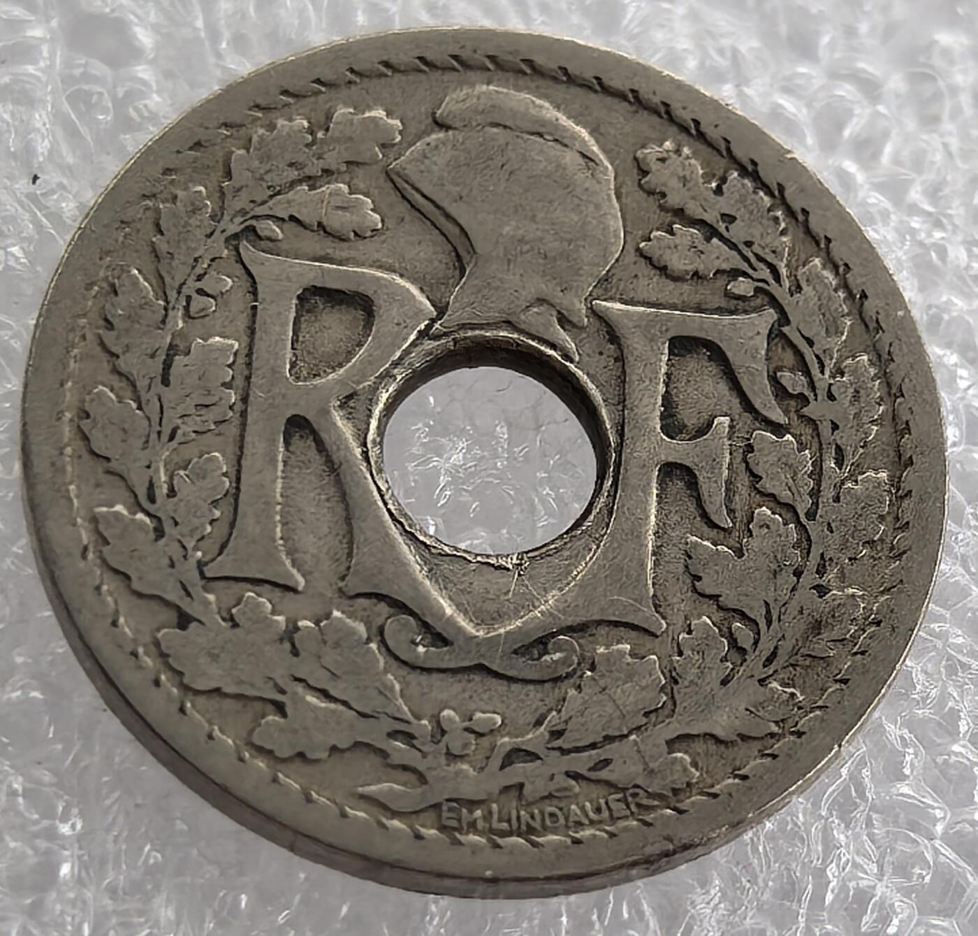 外国优质纪念币银币，周六晚上九点倒数截拍，满百包邮，可寄存半年，喜欢朋友微信扫描二维码可直接参拍 法国1918年5分