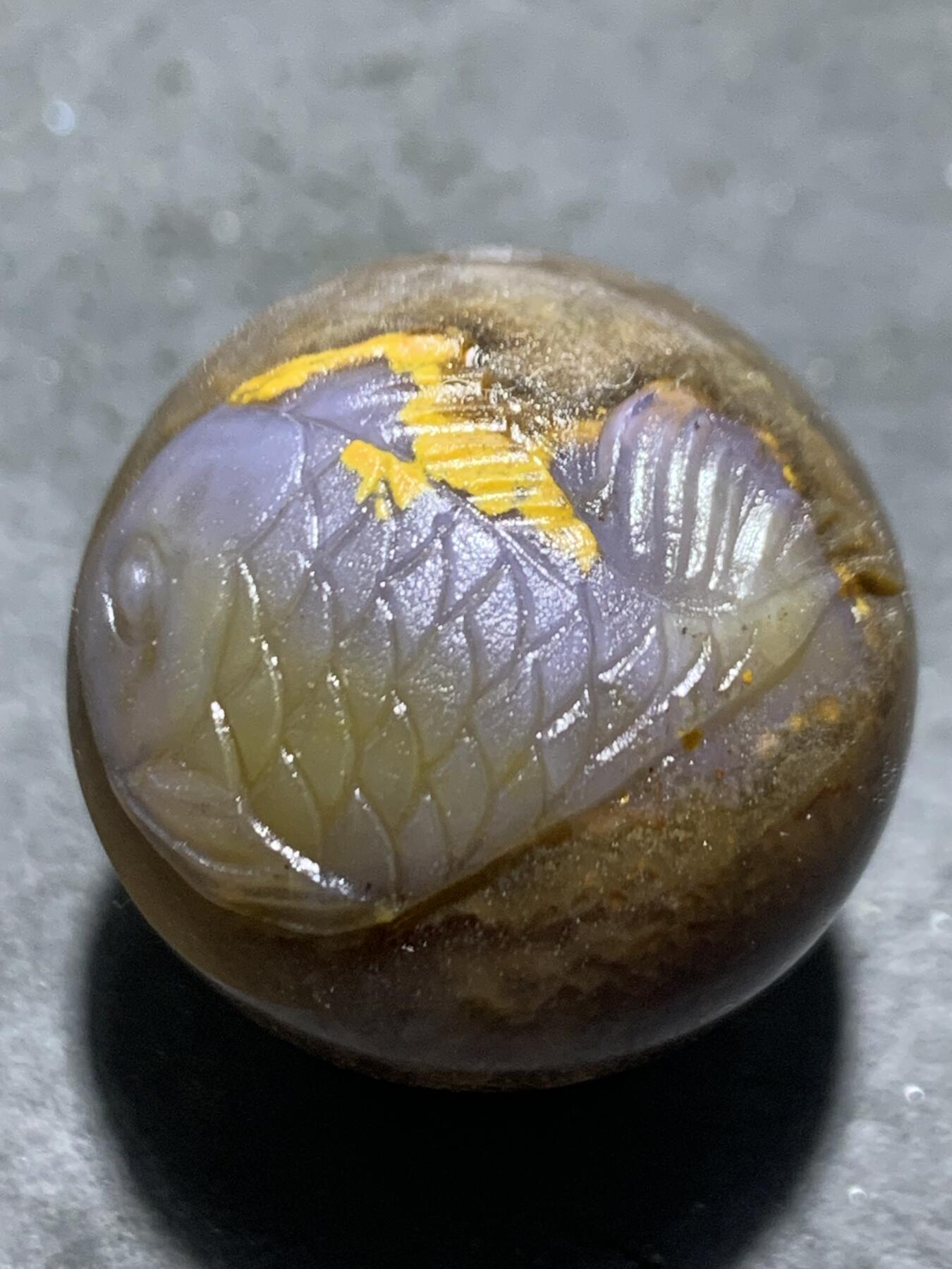 精美亚光冰飘糖心料战国红玛瑙手工巧雕富贵有余圆珠一个，