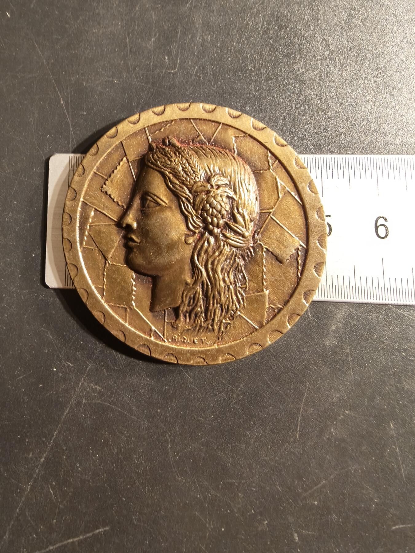 老王徽章第155期 法国玛丽安娜大铜章    直径50mm.   重量54g