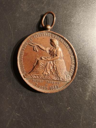 老王徽章第155期 - 法国1892年两性孤儿赞助协会大尺寸奖章    直径41mm.   重量32.5g